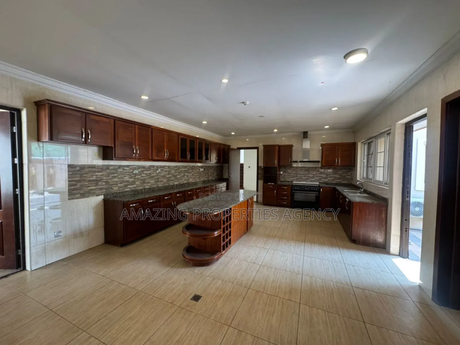 5bdrm Mansion in East Legon for sale