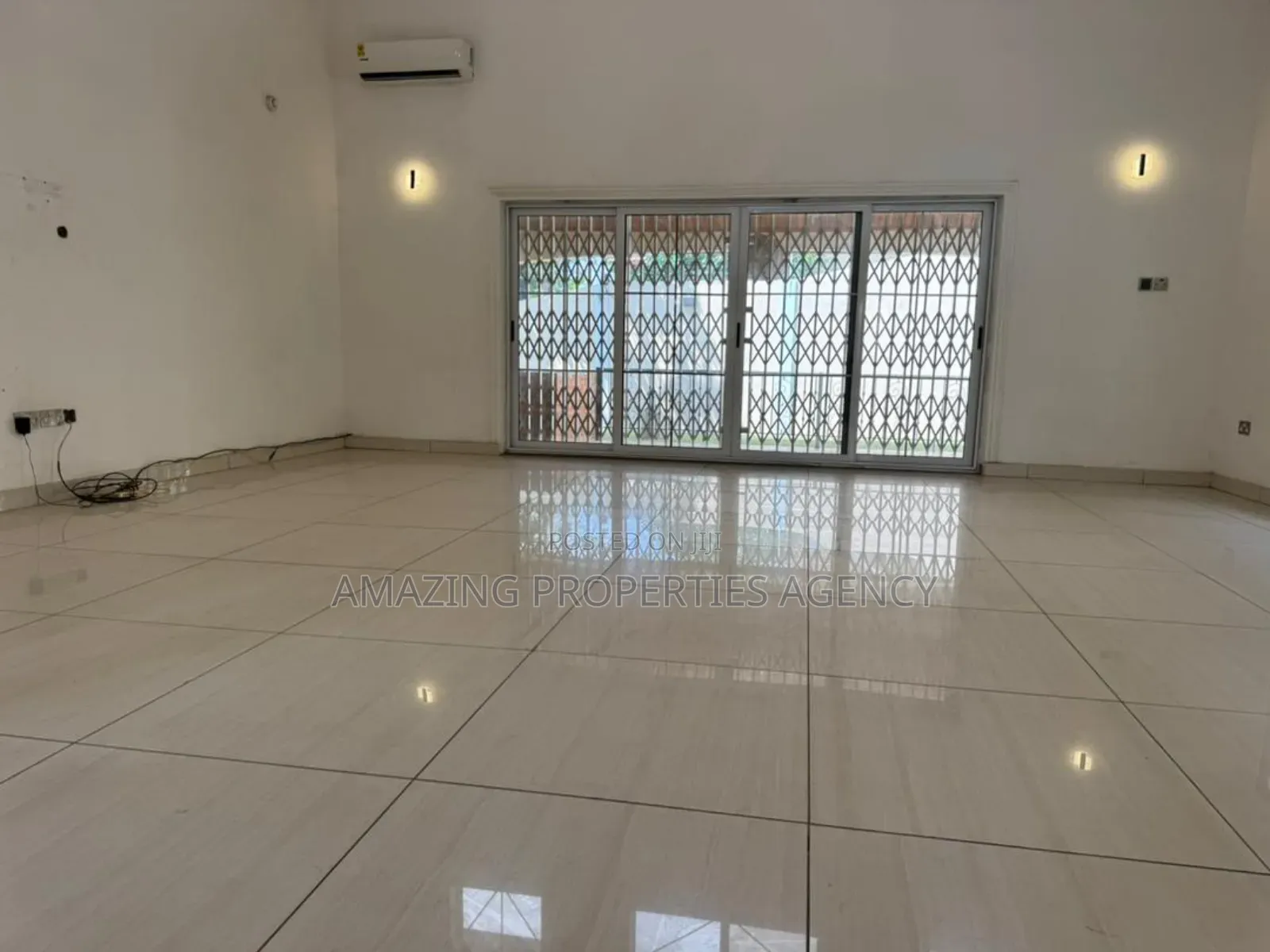 5bdrm Mansion in East Legon for sale