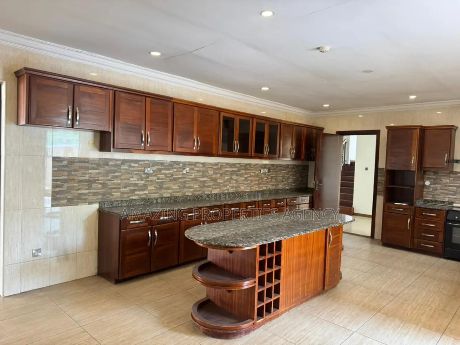 5bdrm Mansion in East Legon for sale