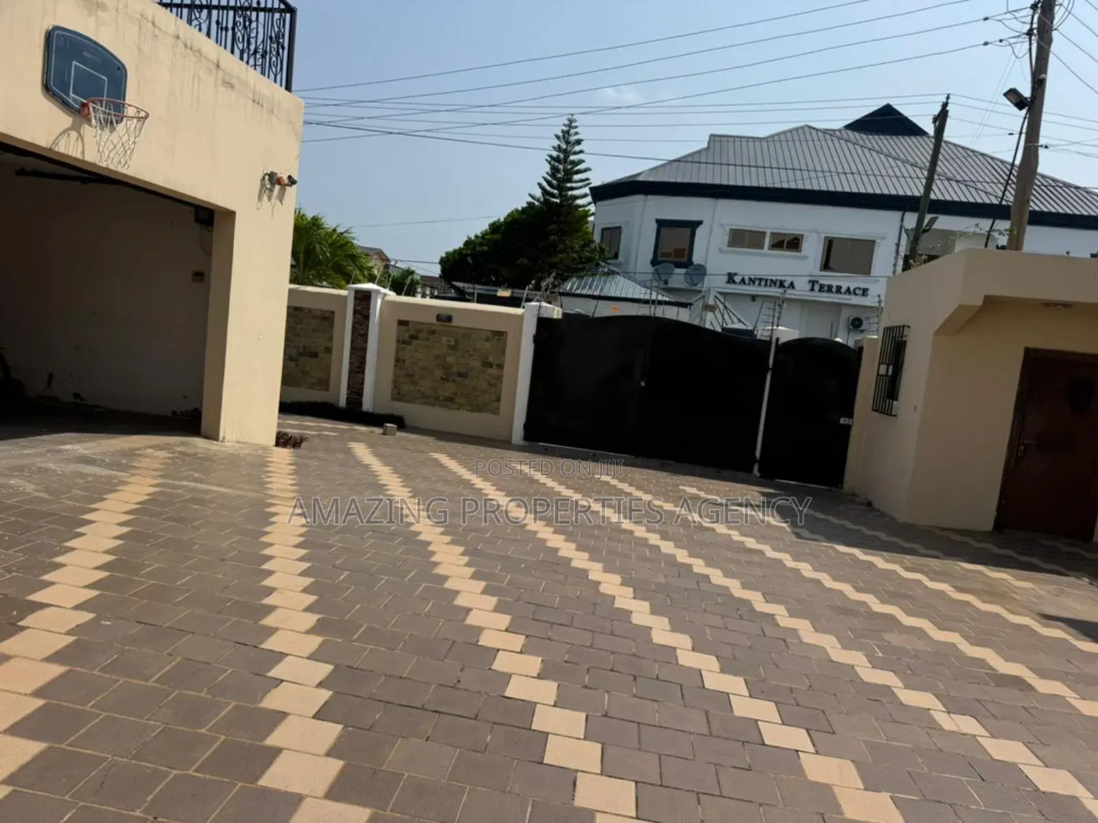 5bdrm Mansion in East Legon for sale