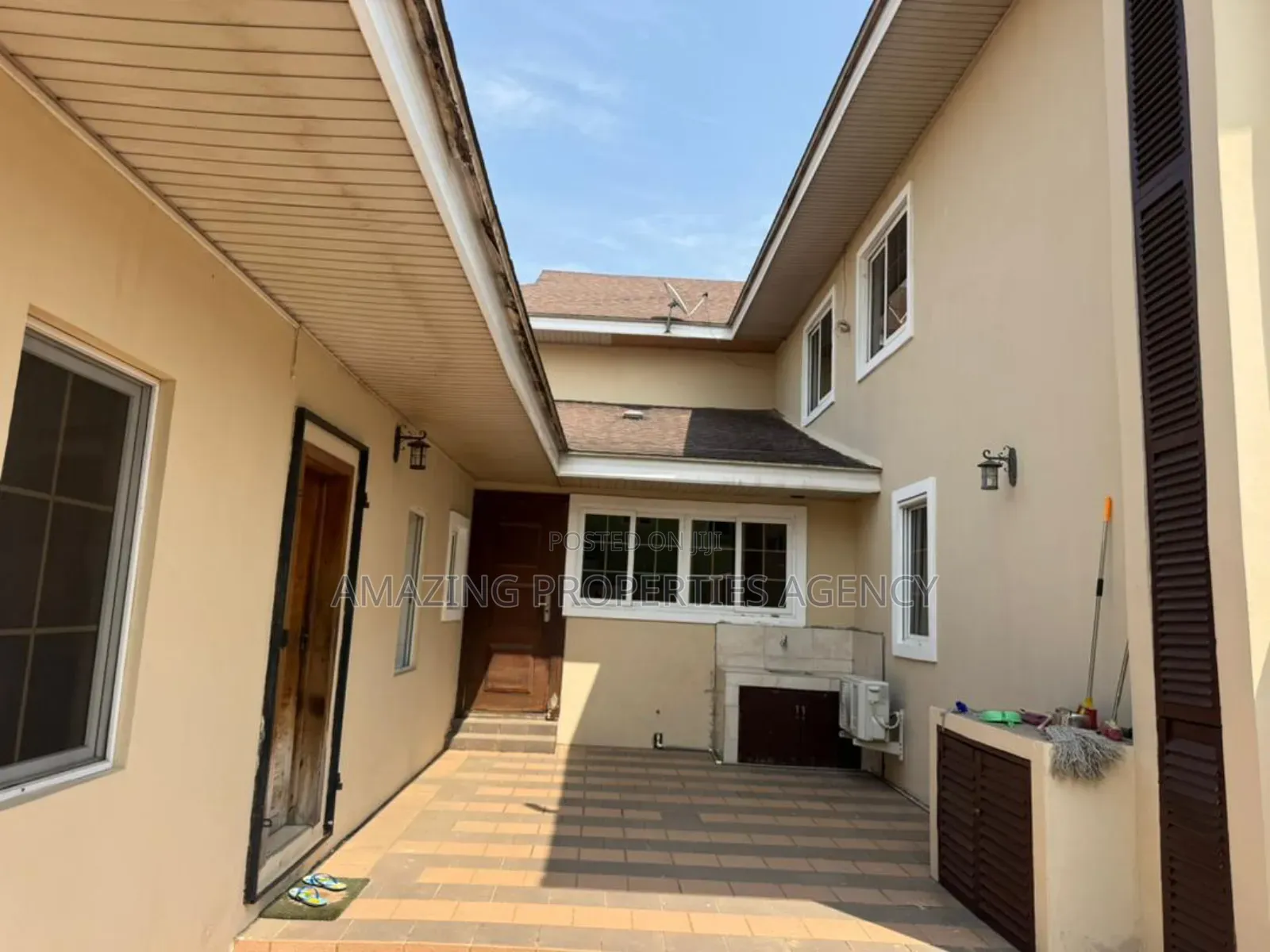 5bdrm Mansion in East Legon for sale