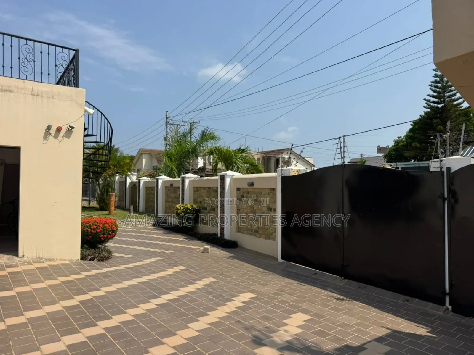 5bdrm Mansion in East Legon for sale