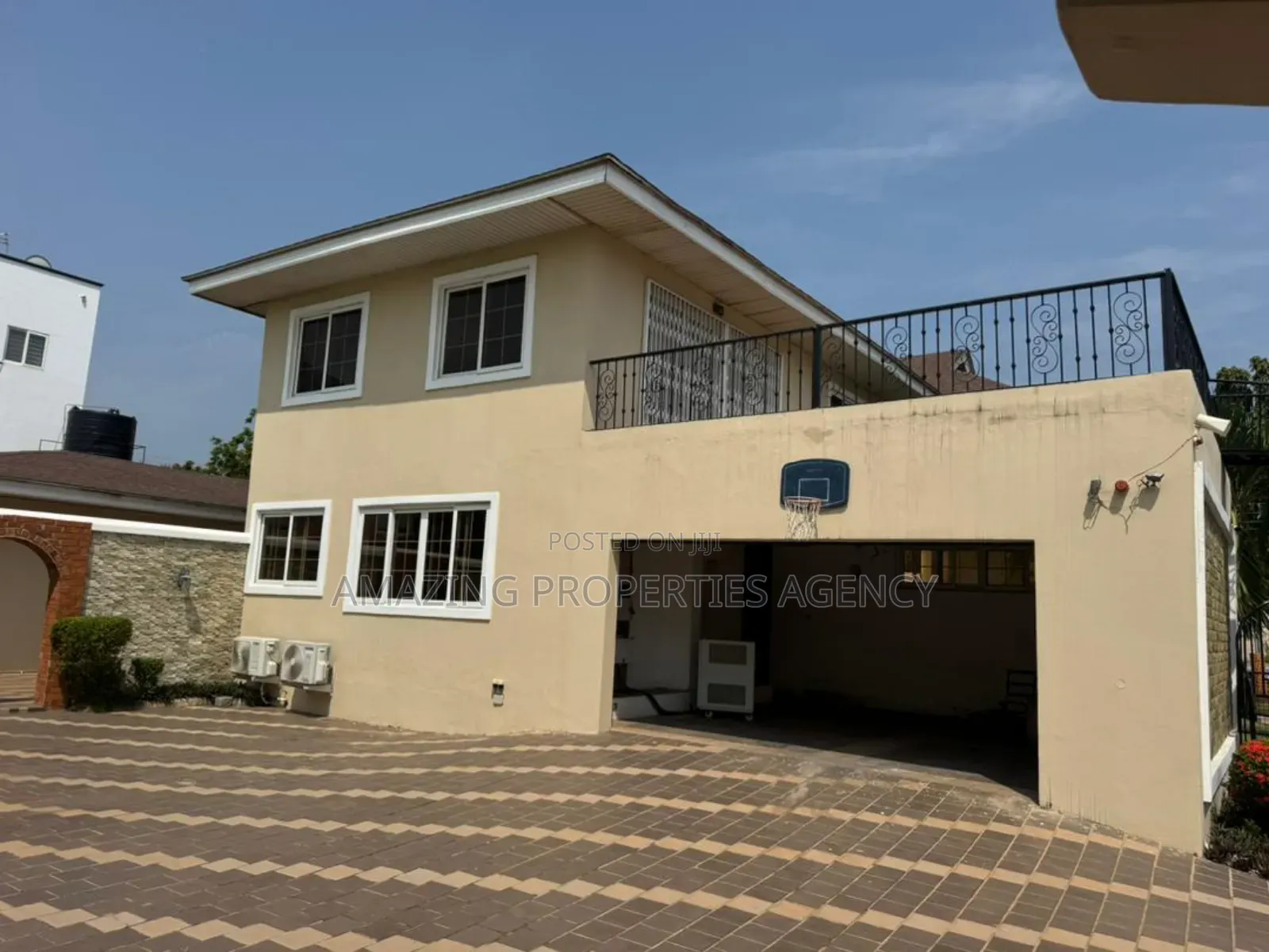5bdrm Mansion in East Legon for sale