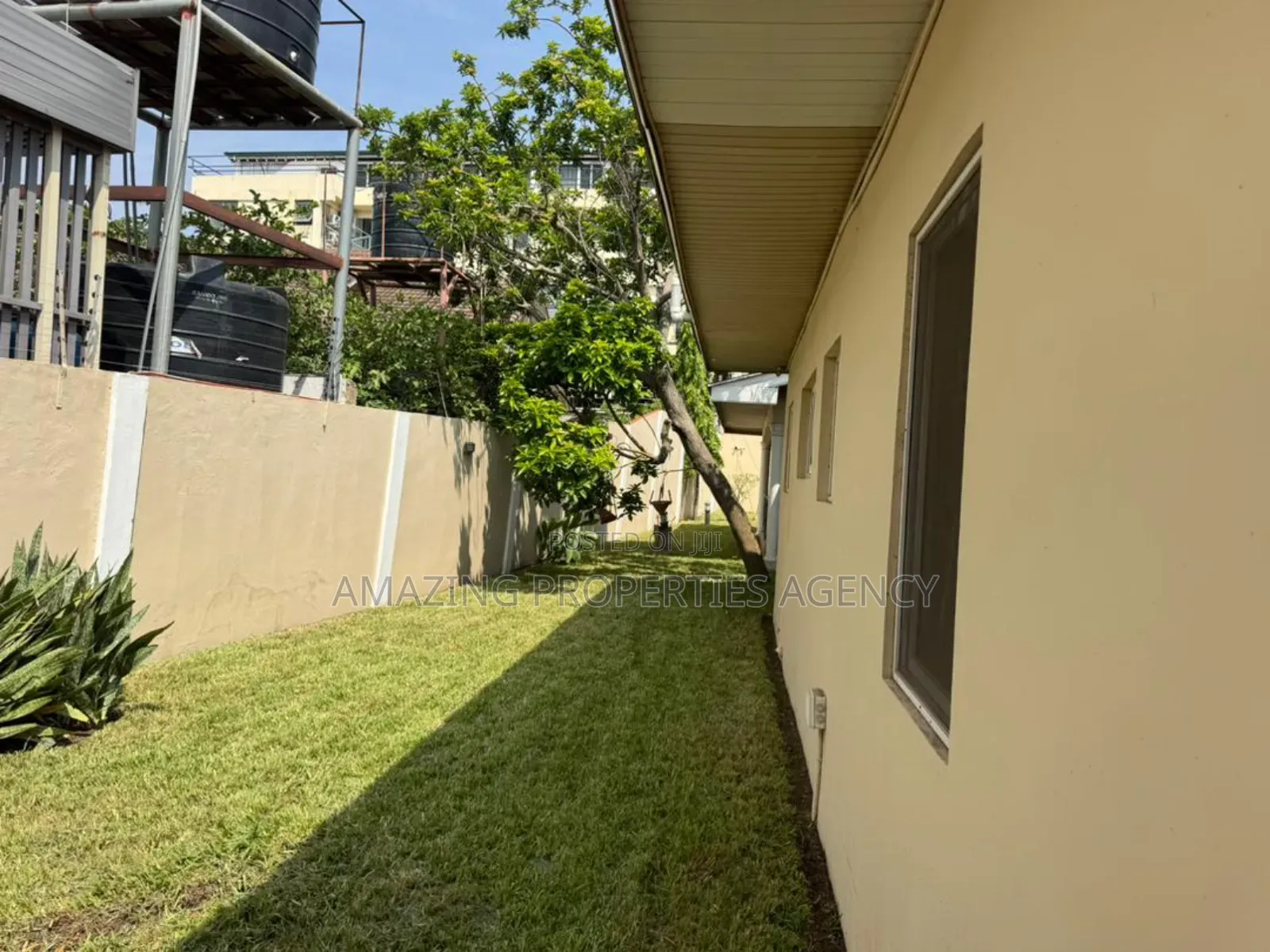 5bdrm Mansion in East Legon for sale