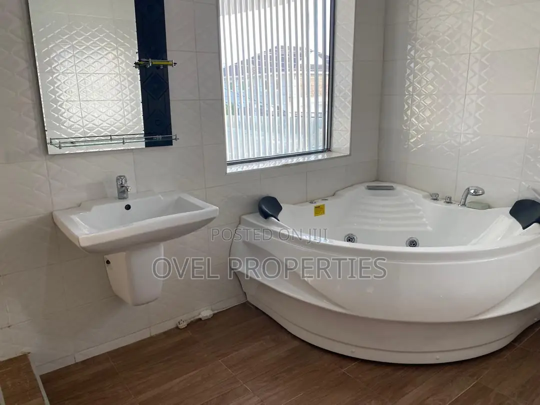 5bdrm House in Usd, East Legon for rent