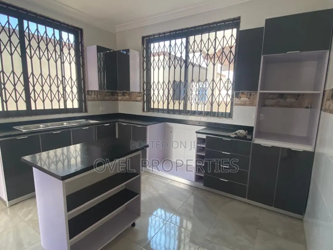 3bdrm House in Jose, Oyarifa for rent