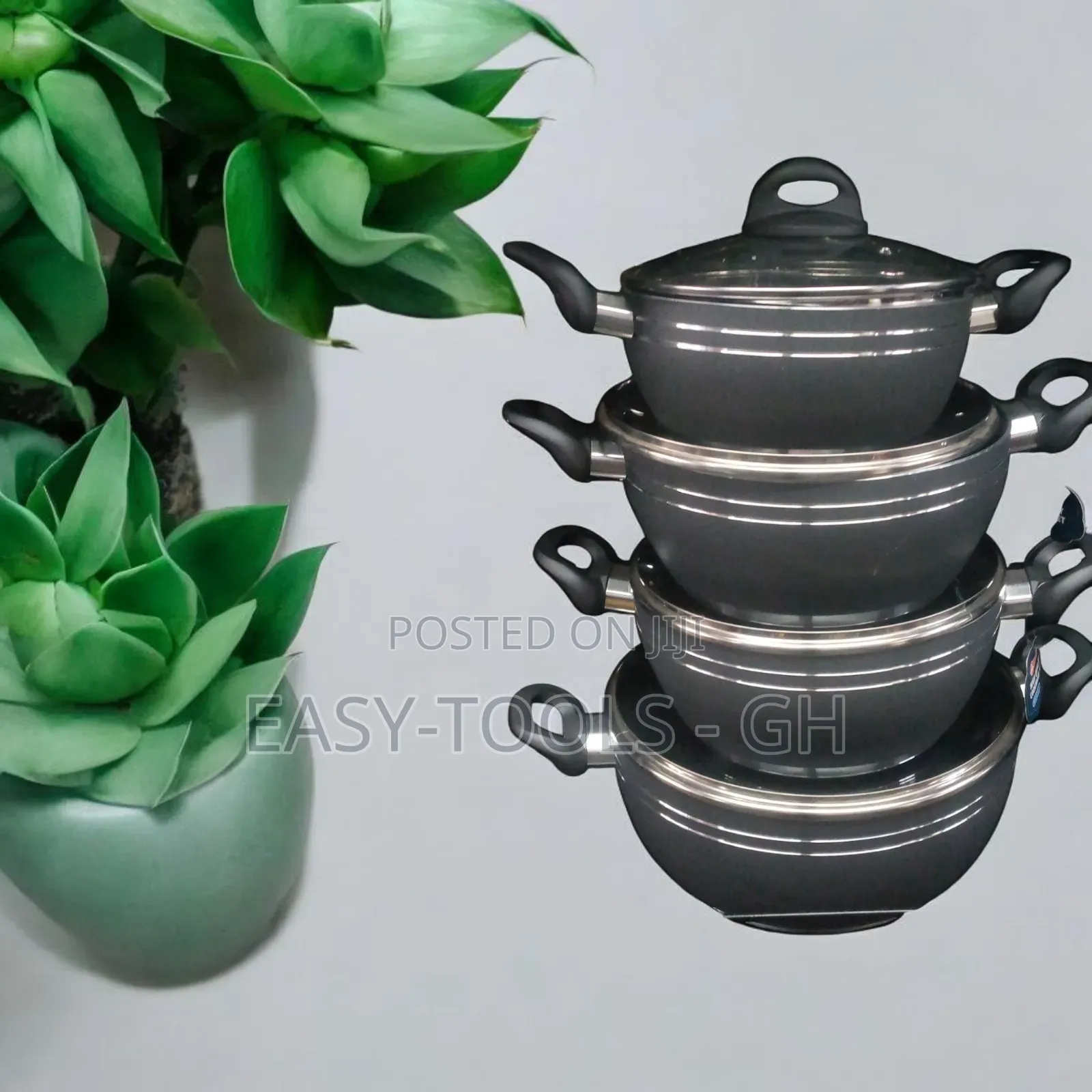 Kitchen Cookware Wild. Set 4