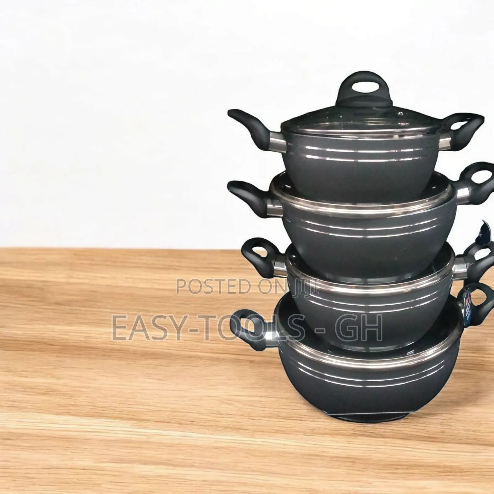 Kitchen Cookware Wild. Set 4