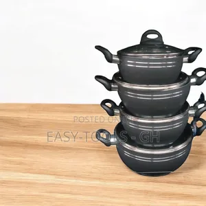 Kitchen Cookware Wild. Set 4