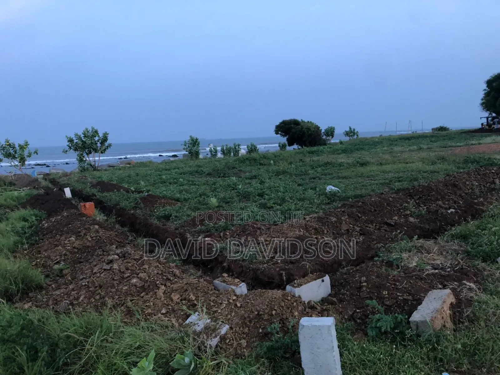 2 Plots of Land Tema