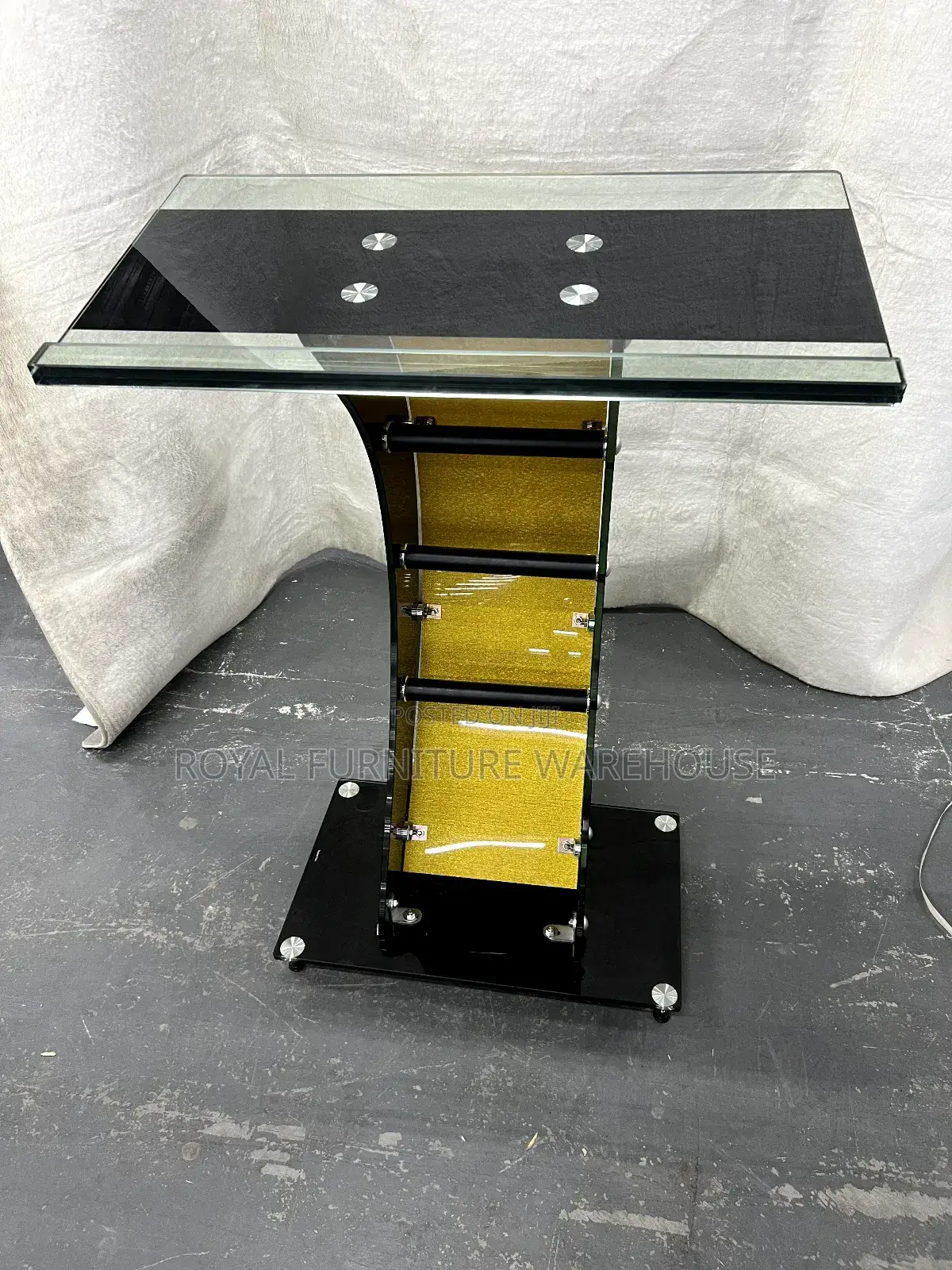 Fully Tempered Glass Curved Preaching Pulpit