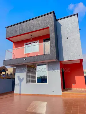 5bdrm House in Adenta Oyarifa, School Junction for sale