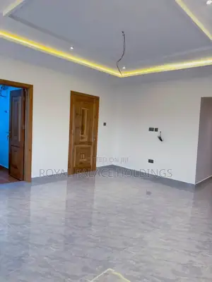 5bdrm House in Adenta Oyarifa, School Junction for sale