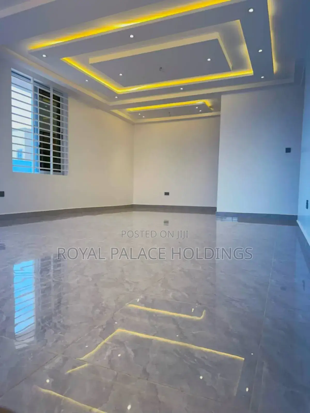 5bdrm House in Adenta Oyarifa, School Junction for sale