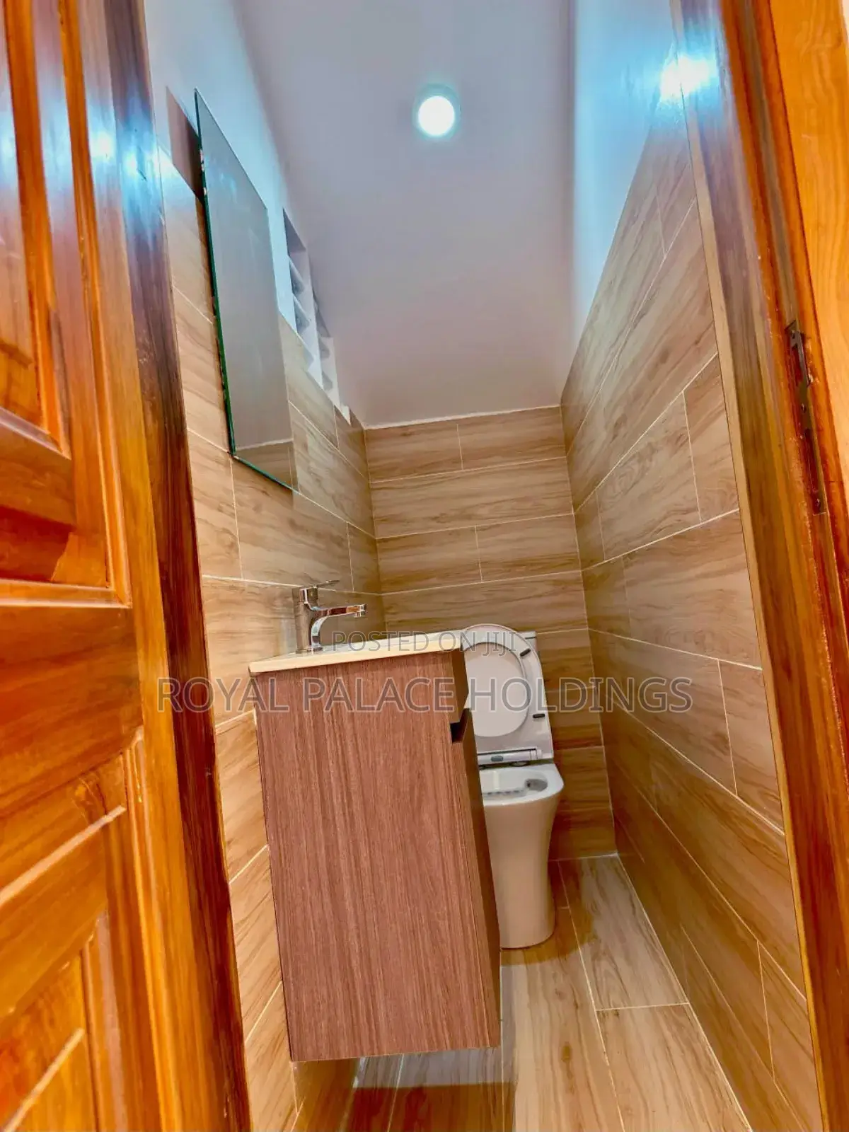 5bdrm House in Adenta Oyarifa, School Junction for sale