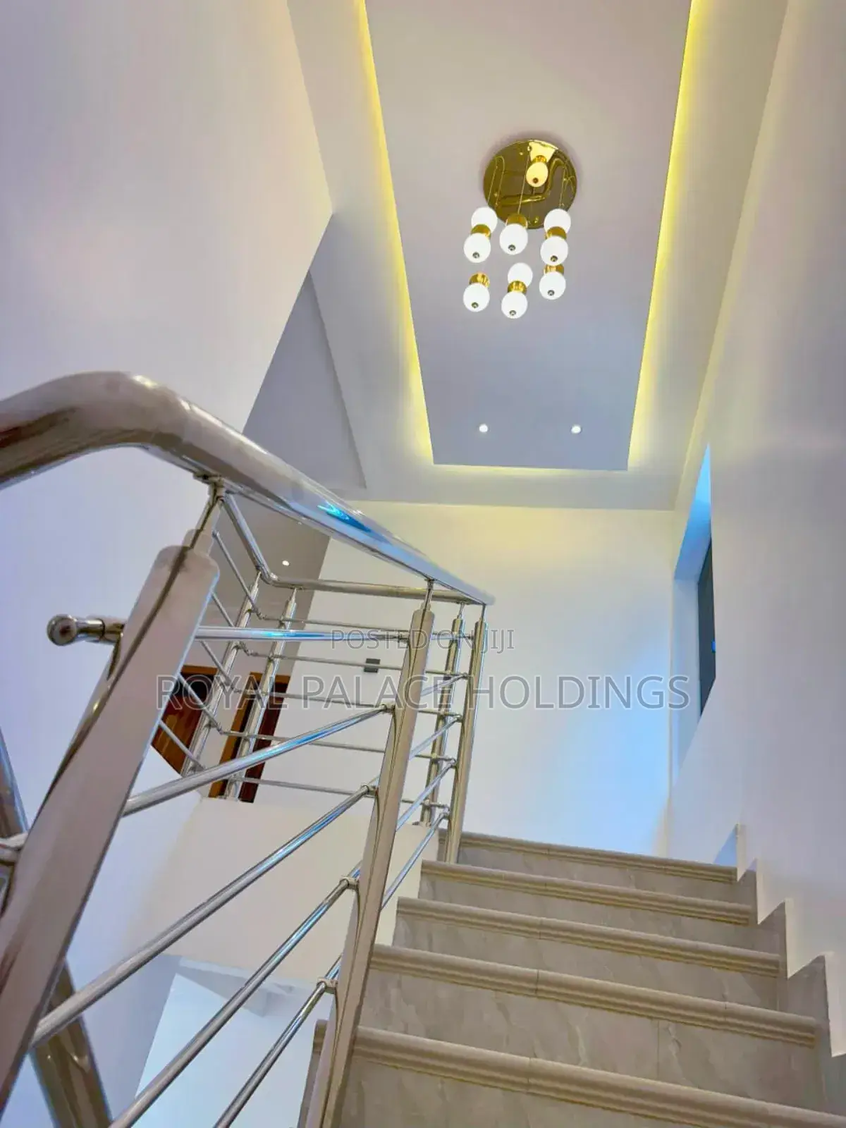 5bdrm House in Adenta Oyarifa, School Junction for sale