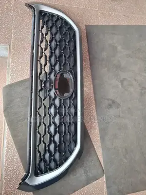 Top Grill Toyota Cross 2018-22