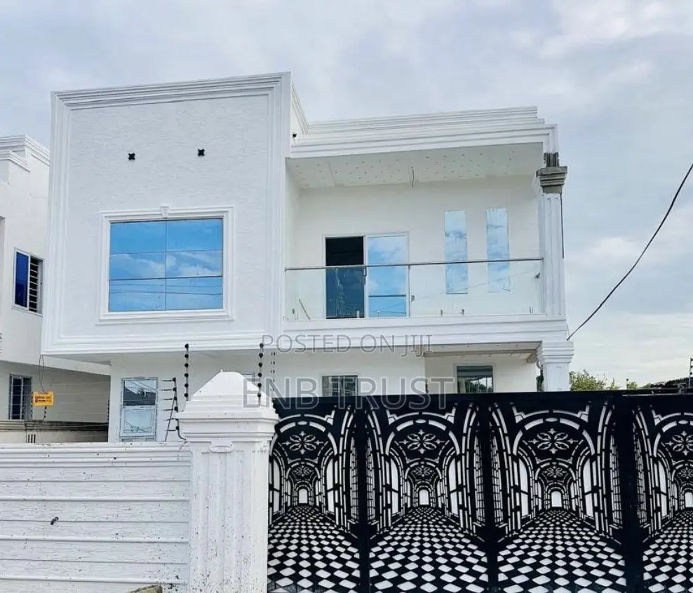 4bdrm House in Ashaley  Botwe, School Junction for sale