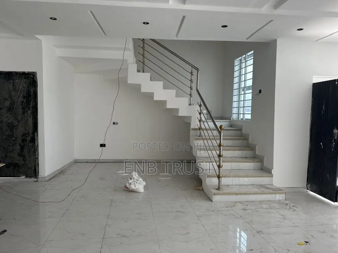 4bdrm House in Ashaley  Botwe, School Junction for sale