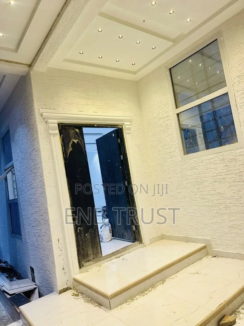 4bdrm House in Ashaley  Botwe, School Junction for sale