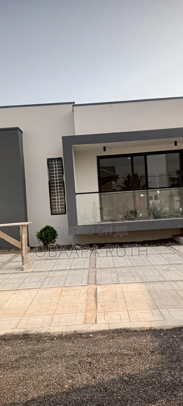 3bdrm Townhouse/Terrace in Dawhenya for sale