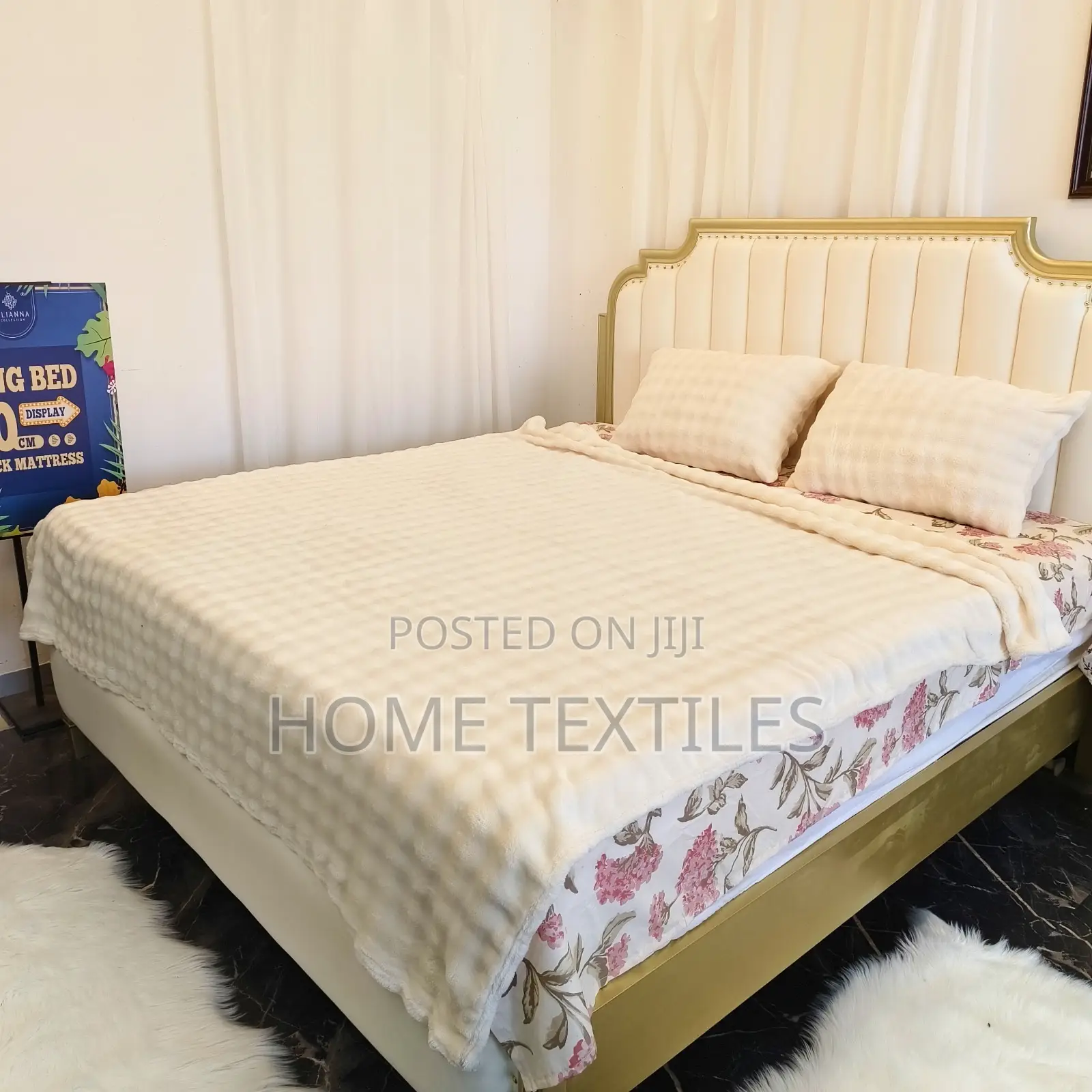 Off White Blanket With 2 Pillow Cases