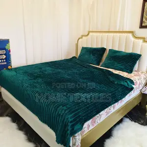Dark Green Blanket With 2 Pillow Cases