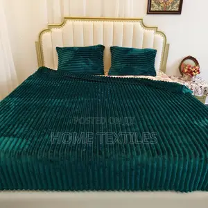 Dark Green Striped Pattern Blanket With 2 Pillow Cases
