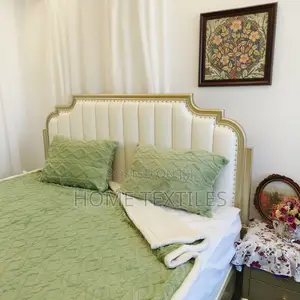 Reversible Green Blanket With 2 Pillow Covers for All Bed