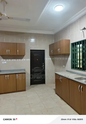 4bdrm House in Community 25, Tema Metropolitan for rent