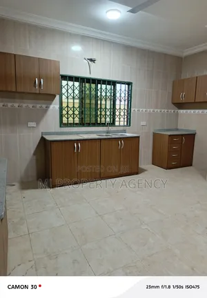 4bdrm House in Community 25, Tema Metropolitan for rent
