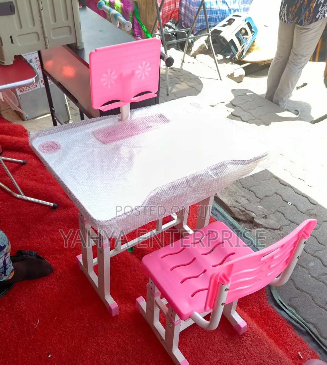Kids Table N Chairs