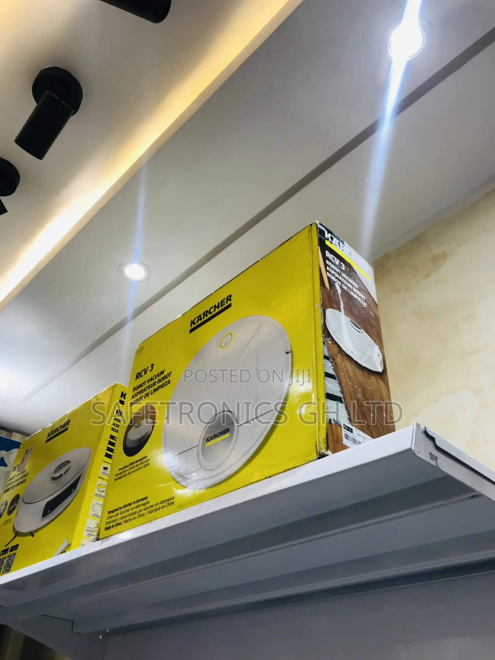 Premium Best White RCV 3 Robot Karcher Vacuum Cleaner