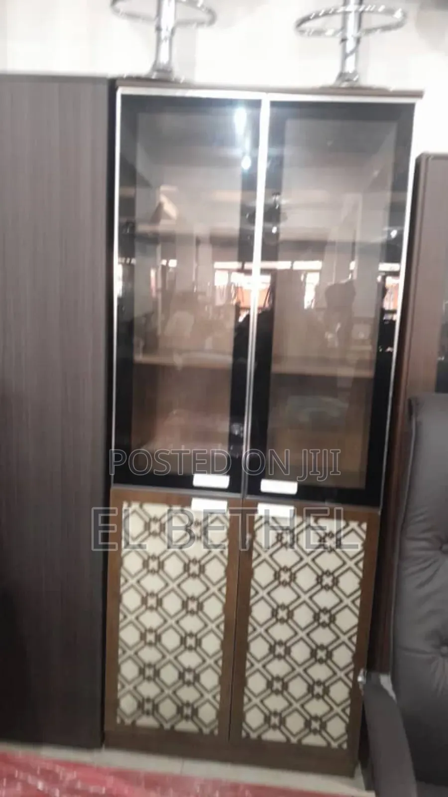 Cabinet Cass Warunpin
