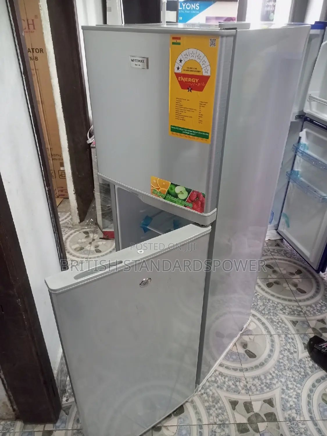 Top Freezer Convenience Fridge Westpool Fridge 138liters
