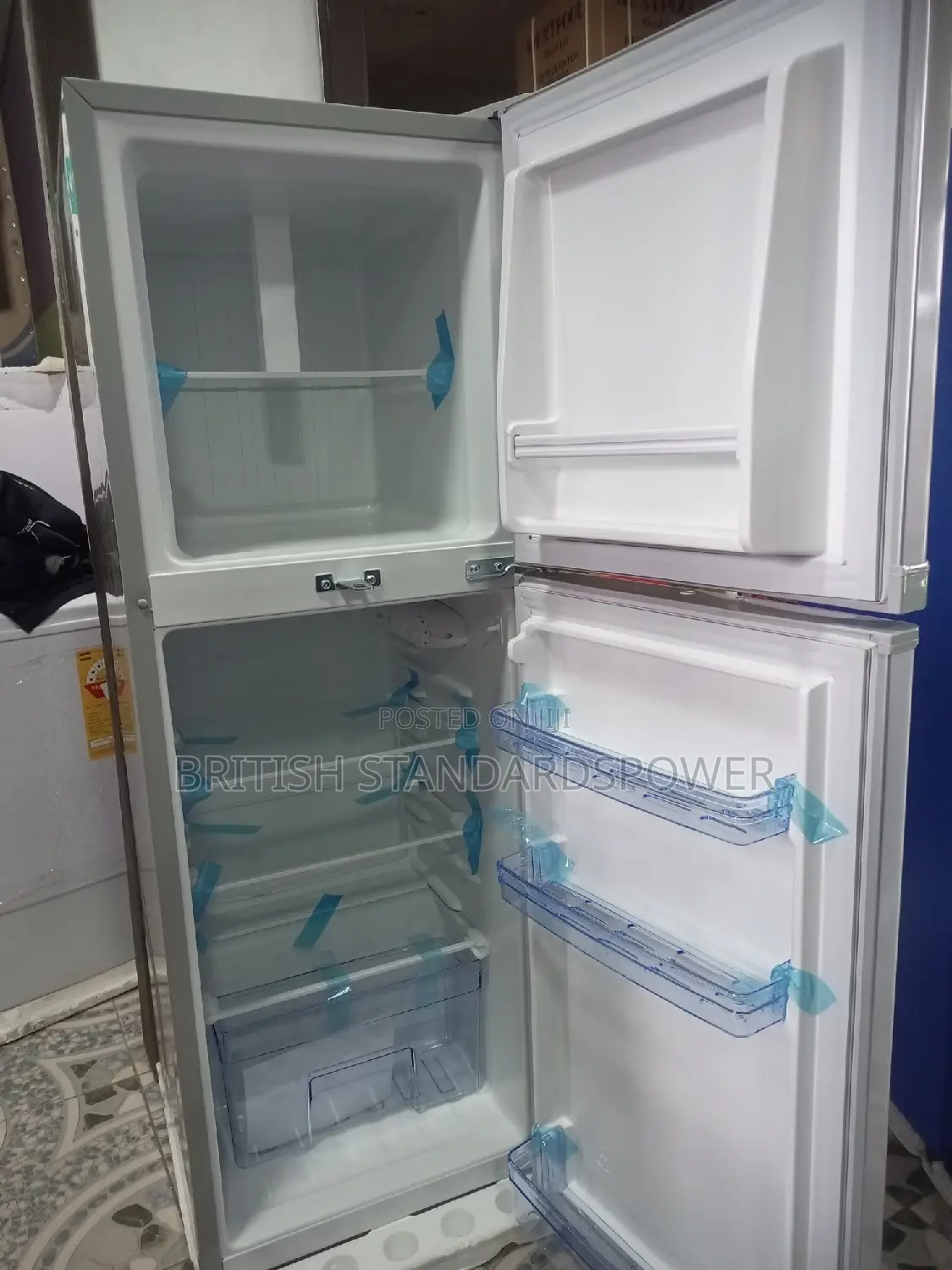 Energy Efficient 138liters Westpool Fridge Freezer 4 Shelves