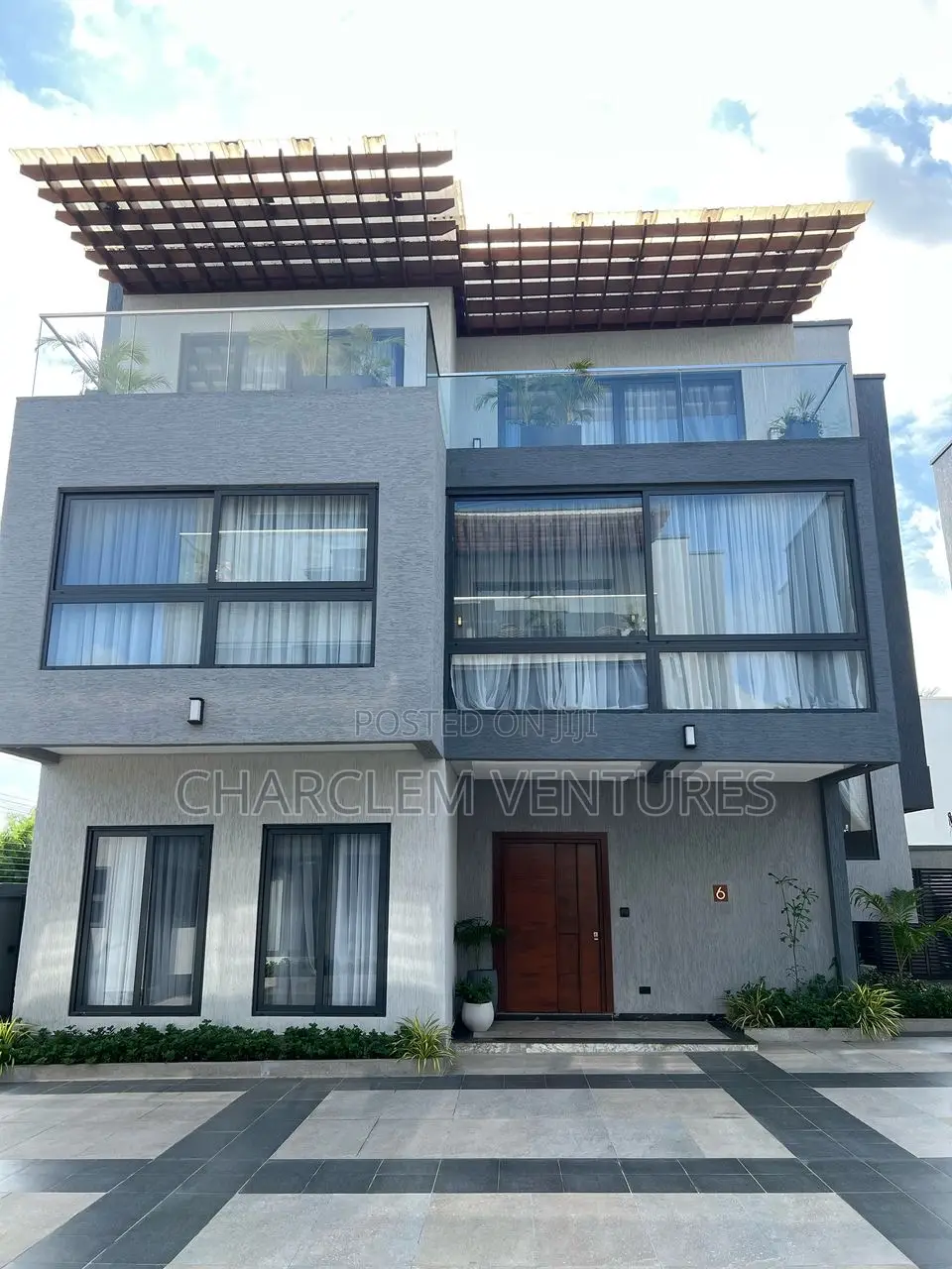Furnished 4bdrm Townhouse / Terrace in Charclem Ventures, Dzorwulu