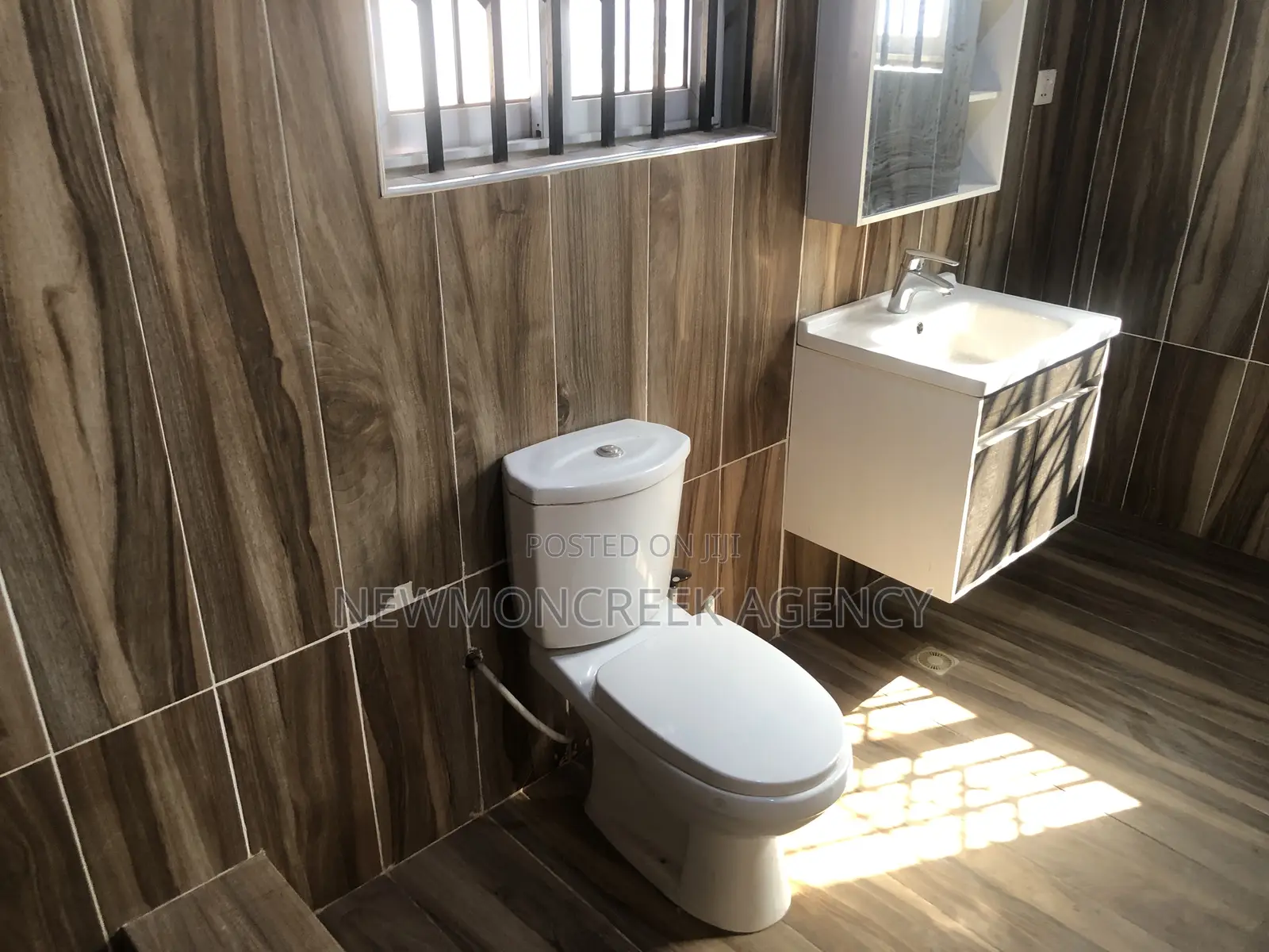 4bdrm Duplex in Lakeside Estates, Accra Metropolitan for rent