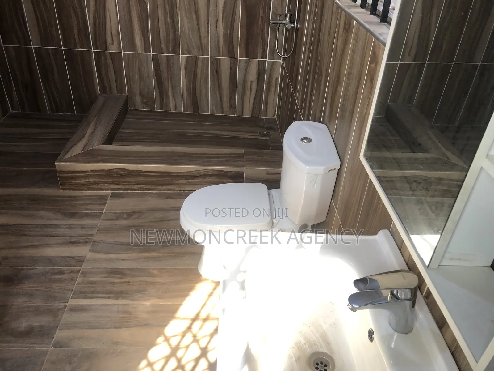 4bdrm Duplex in Lakeside Estates, Accra Metropolitan for rent