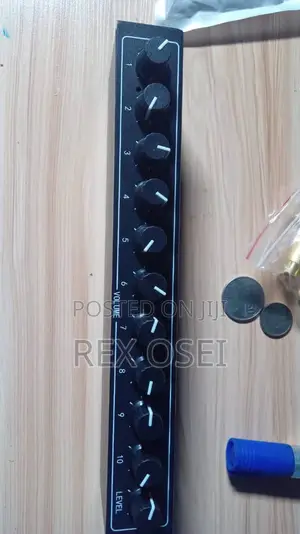 10 Channels Headphone Amplifier