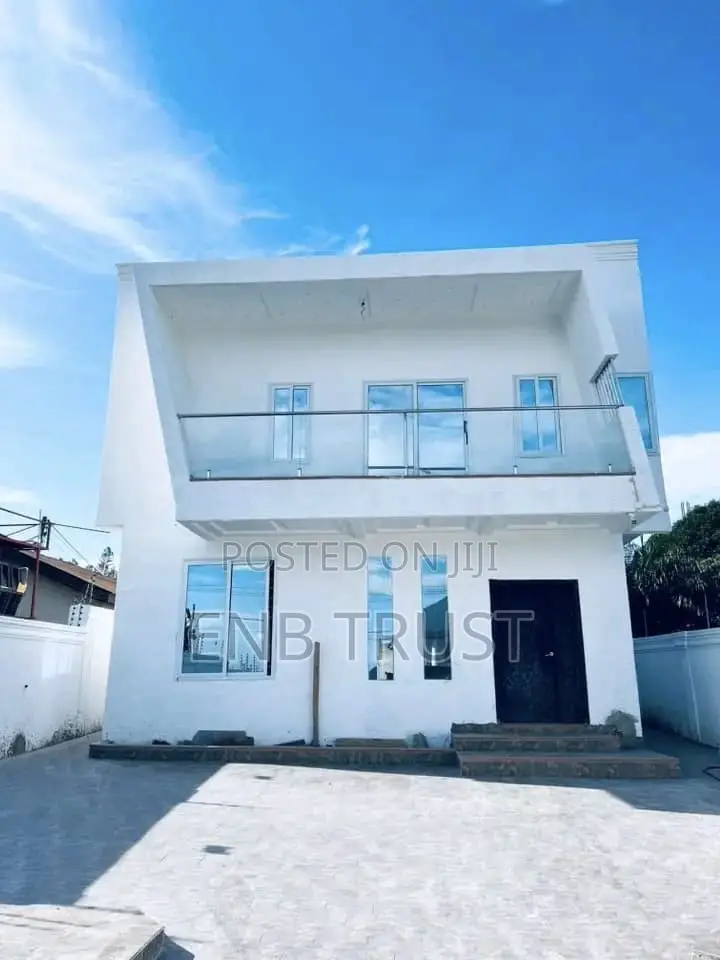 4bdrm House in Ashaley Botwe, School Junction for sale