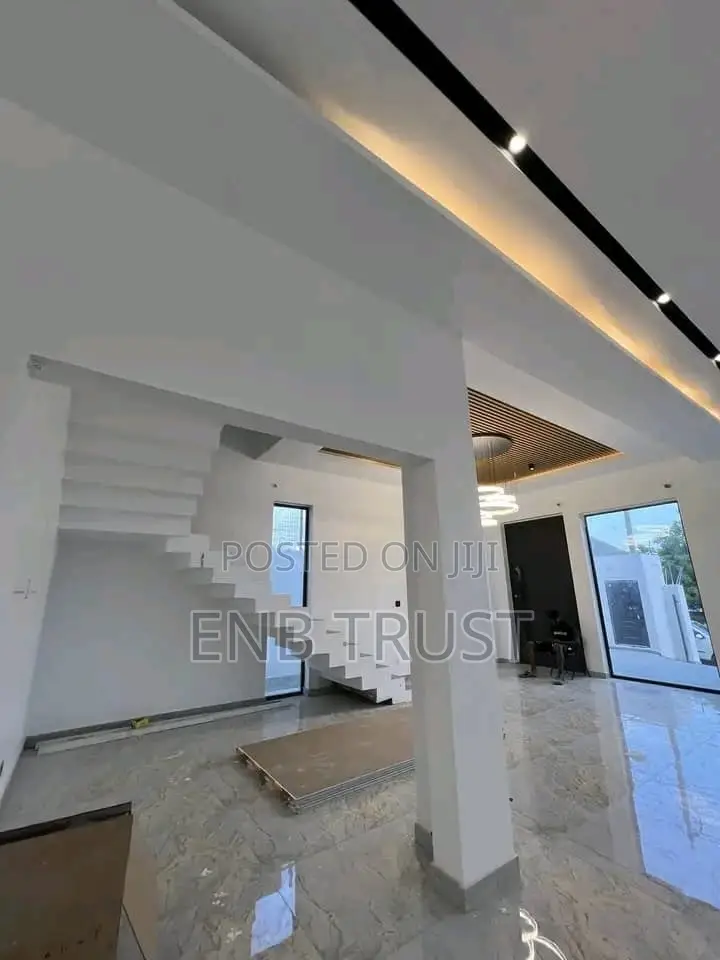 4bdrm House in Ashaley Botwe, School Junction for sale