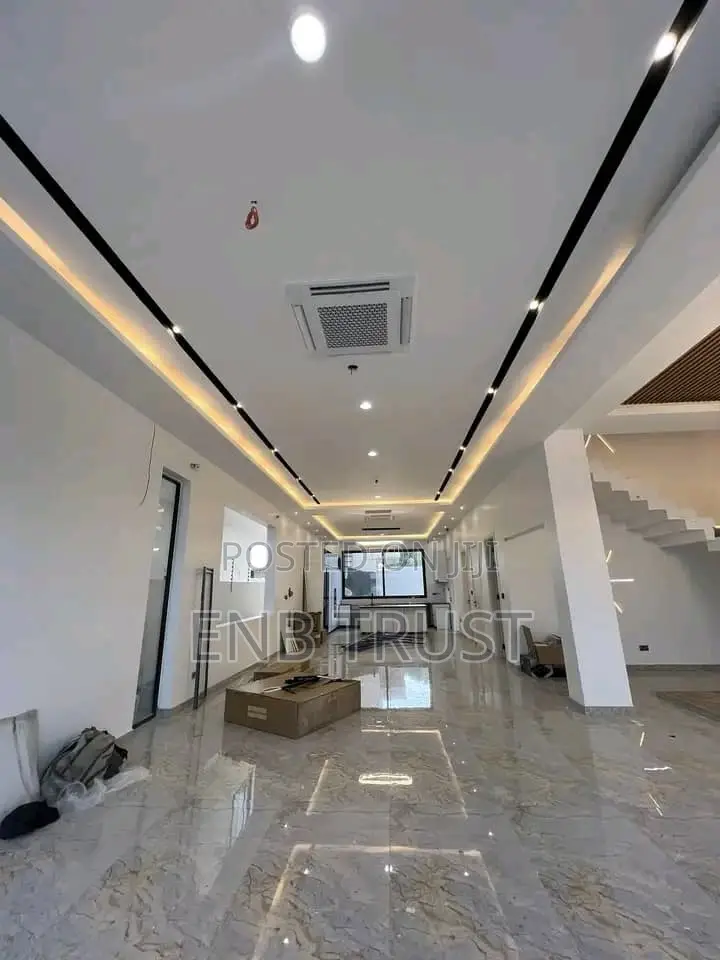 4bdrm House in Ashaley Botwe, School Junction for sale
