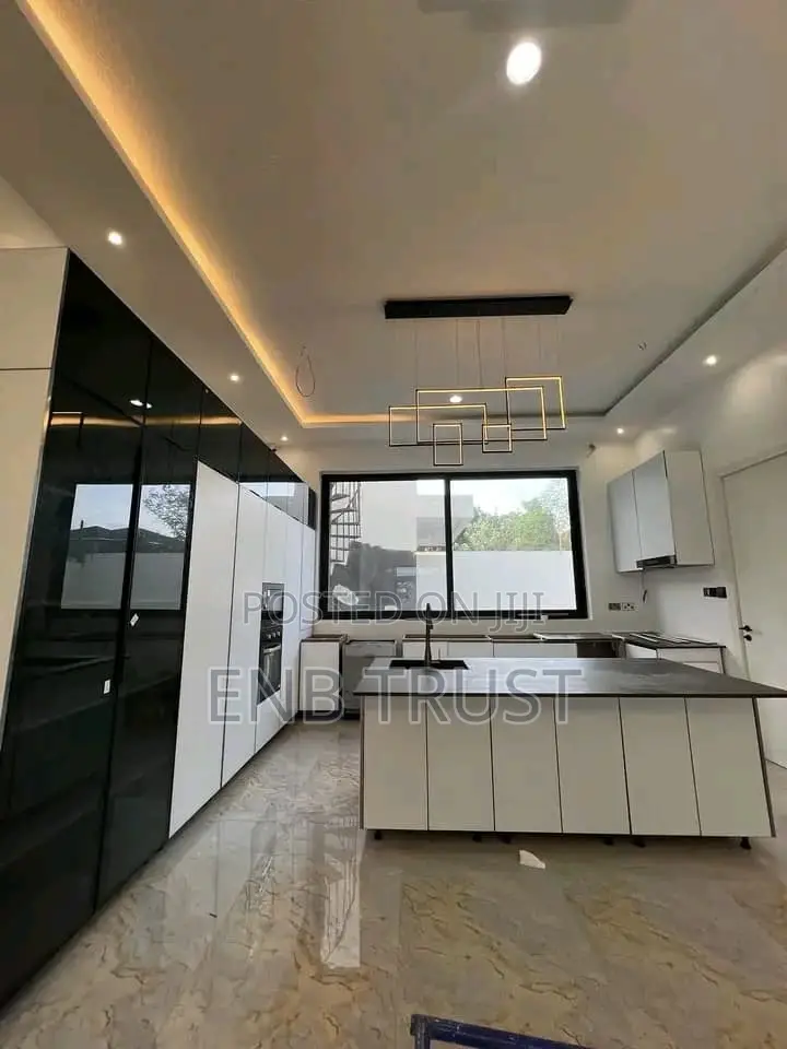 4bdrm House in Ashaley Botwe, School Junction for sale