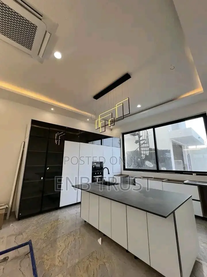 4bdrm House in Ashaley Botwe, School Junction for sale
