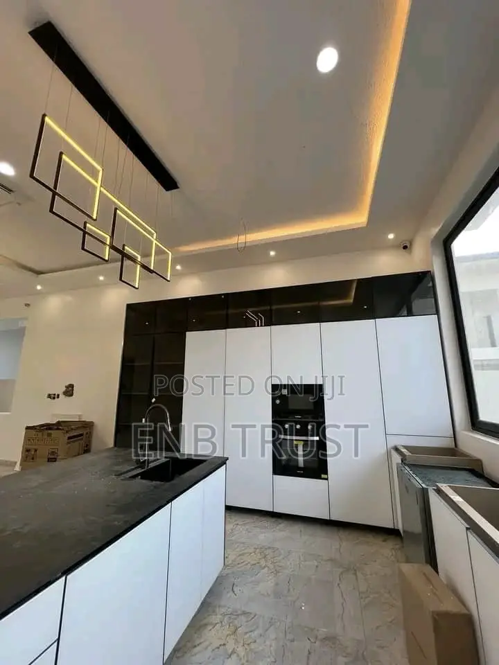 4bdrm House in Ashaley Botwe, School Junction for sale