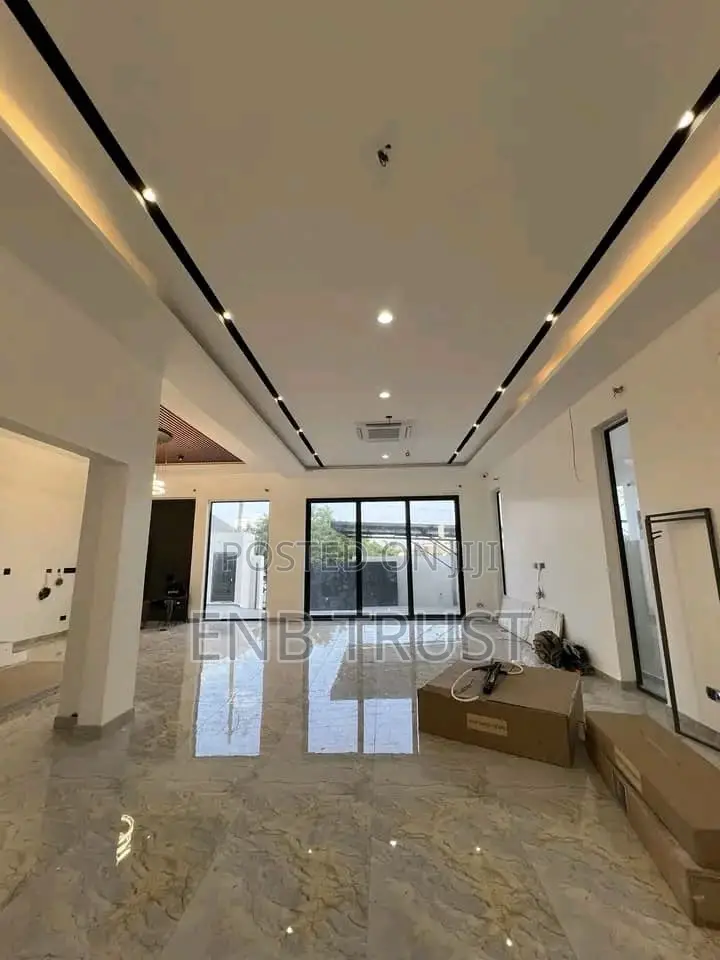 4bdrm House in Ashaley Botwe, School Junction for sale
