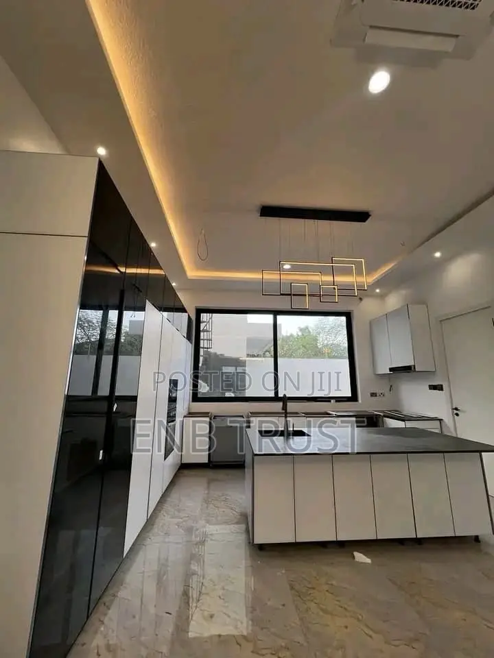 4bdrm House in Ashaley Botwe, School Junction for sale
