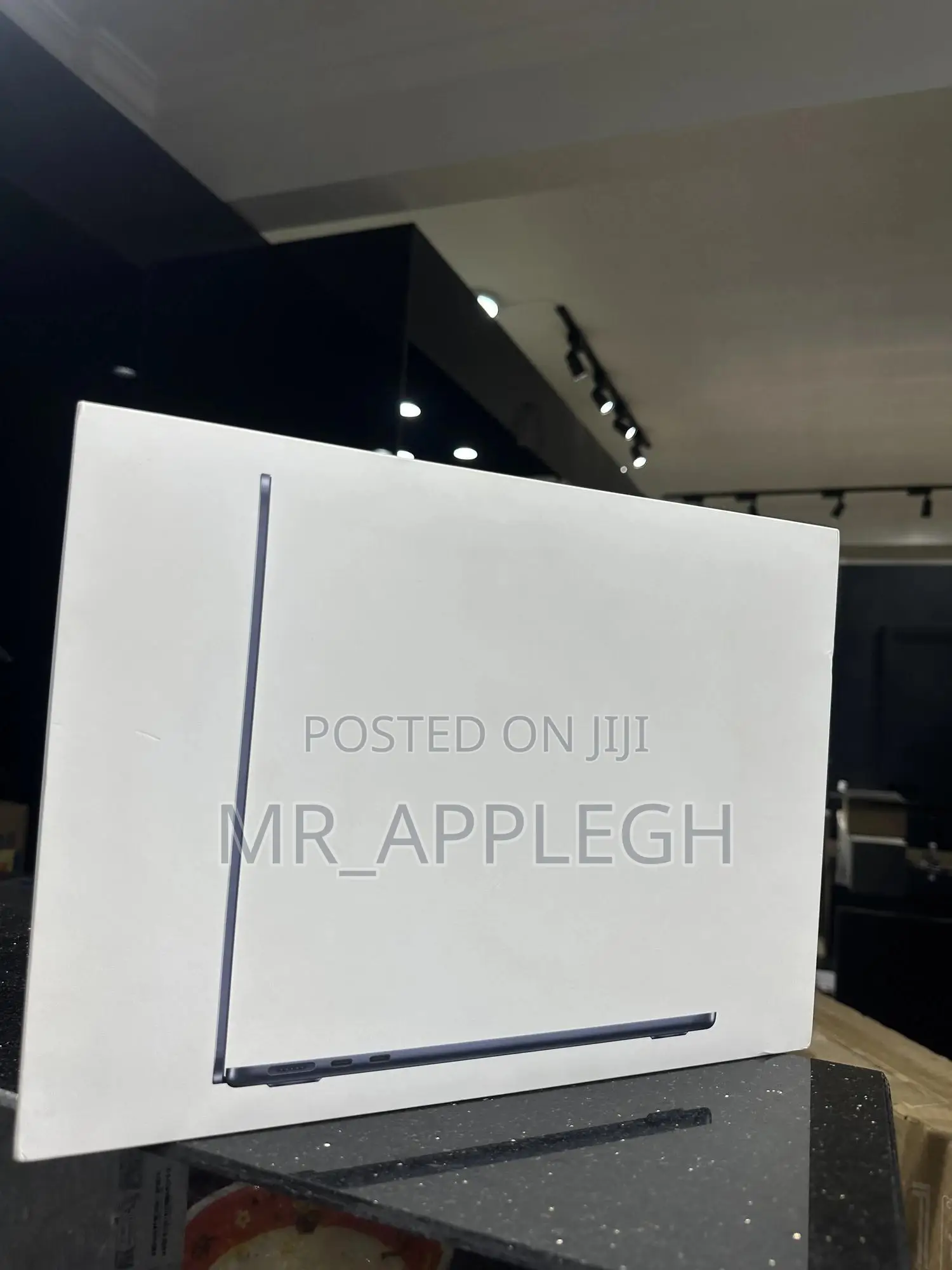 New Laptop Apple MacBook Air 2025 M4 13-inch 16GB Apple M4 SSD 512GB