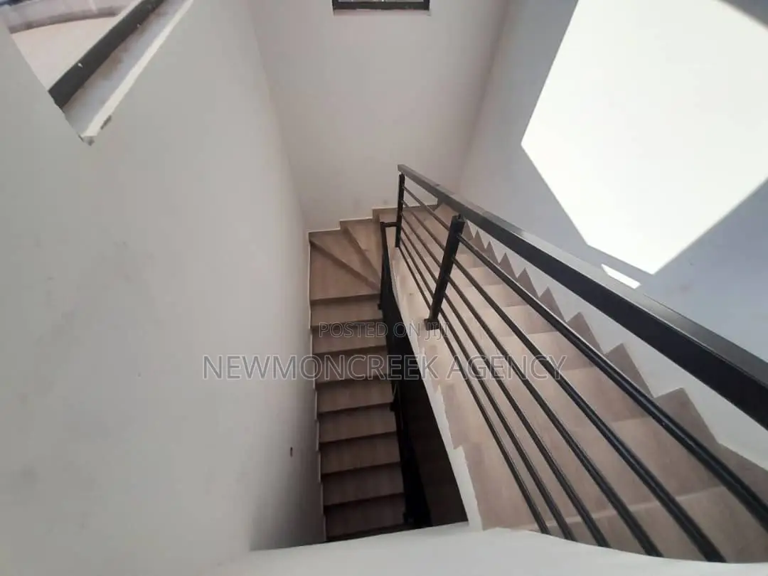 4bdrm Duplex in Adenta Pantang, Accra Metropolitan for sale